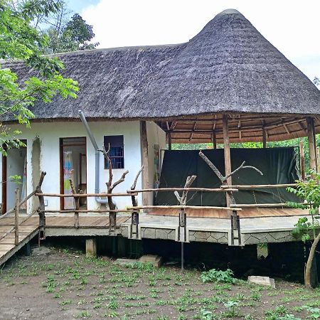 Chimpanzee Capital Safari Lodge Bigodi المظهر الخارجي الصورة