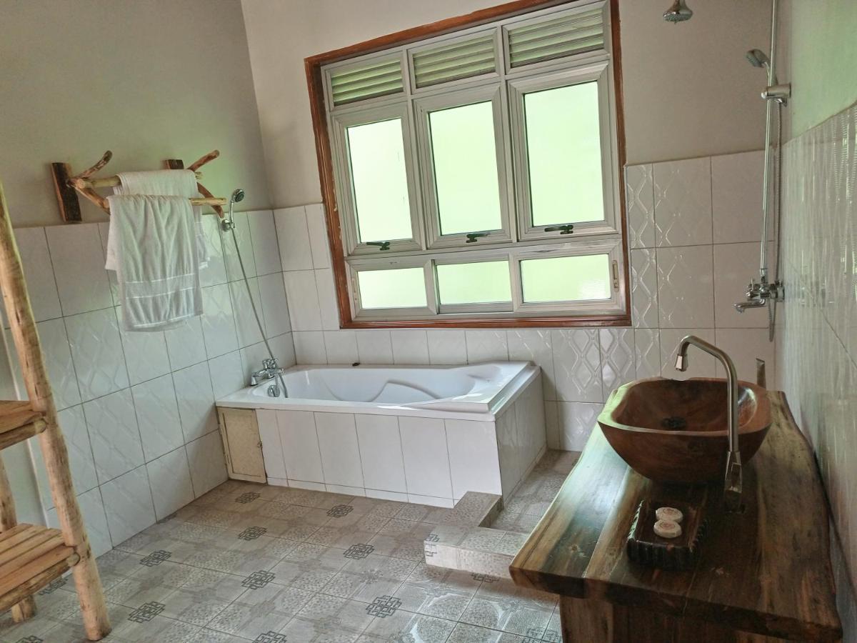 Chimpanzee Capital Safari Lodge Bigodi المظهر الخارجي الصورة