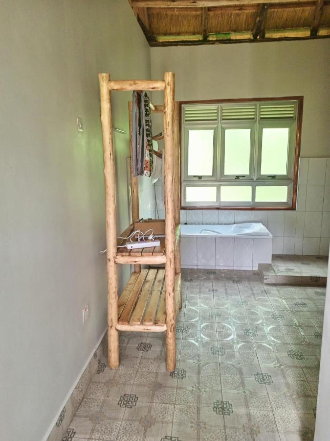 Chimpanzee Capital Safari Lodge Bigodi المظهر الخارجي الصورة